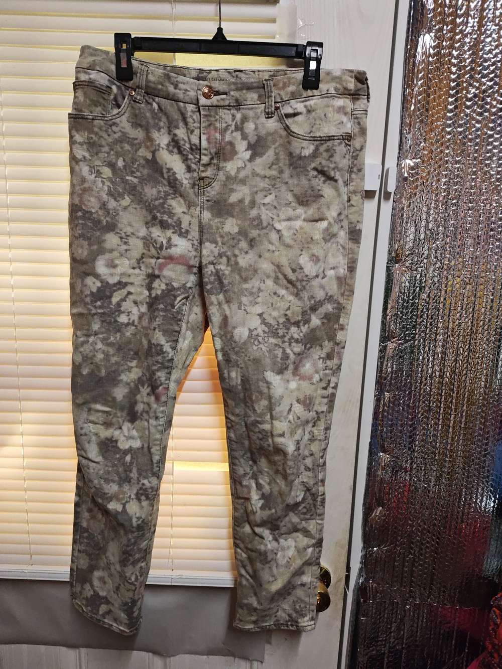 Chico's Floral Print Slim Leg Pants in Taupe and Cream